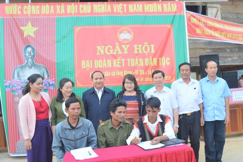 Gia Lai: Trưởng ban Nội chính Tỉnh ủy vui cùng Ngày hội Đại đoàn kết xã Ia Nhin