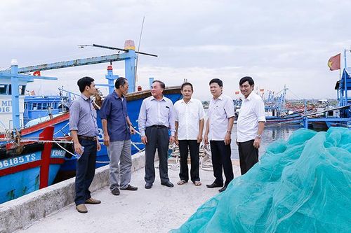 Kiểm tra ứng phó bão số 6 tại Vạn Ninh và Ninh Hòa
