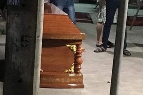 Truy tìm nhóm đối tượng đặt quan tài trước nhà người dân