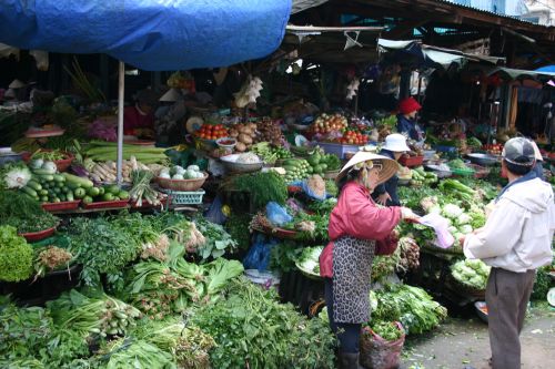 Giữ gìn để chợ dân sinh luôn sạch