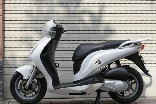 Trước Honda SH, mẫu xe nào từng tạo dấu ấn ở dòng xe ga đắt tiền?