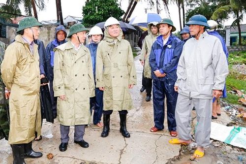 Khánh Hòa: Di dời hàng nghìn người dân ra khỏi vùng nguy hiểm trong bão số 6
