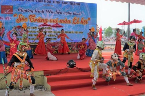 Khai mạc giải đua ghe ngo Sóc Trăng lần thứ IV