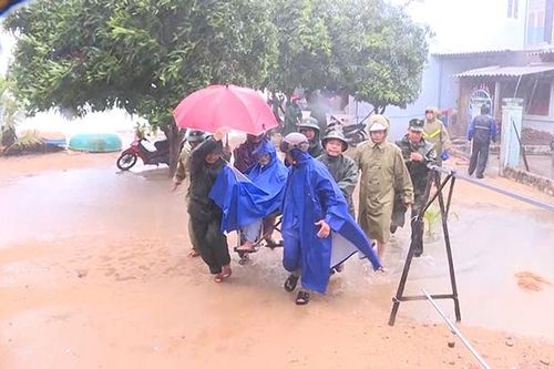 Các tỉnh miền trung sơ tán dân để ứng phó bão số 6