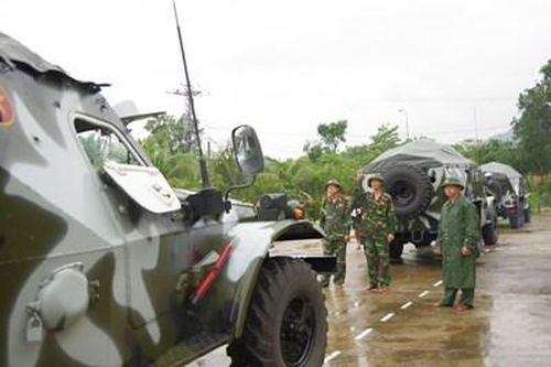 Huy động cán bộ, chiến sĩ LLVT giúp nhân dân ứng phó bão số 6