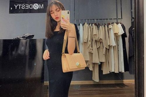 Ái nữ đại gia Minh Nhựa khoe ảnh bầu bí, nhưng nhan sắc của cô mới đáng nói
