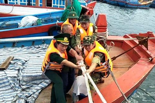 Quảng Ngãi: Huyện Đức Phổ khẩn trương di dời người dân trước khi bão số 6 đổ bộ
