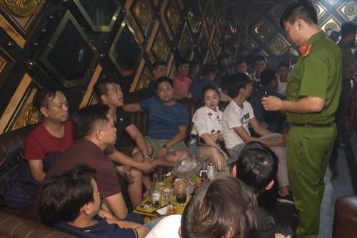 Đột kích quán bar, tóm 35 đối tượng đang phê ma túy