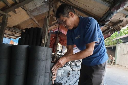 'Vựa' than tổ ong Hà Nội lặng lẽ trước ngày tàn