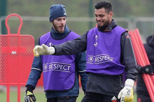 MU khó nghĩ, giật mình Romero áp đảo De Gea