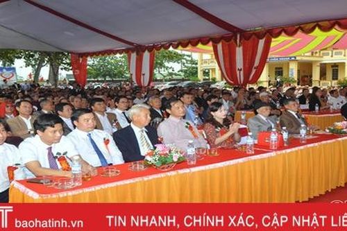 Trường THCS Nguyễn Biểu nhận Cờ Thi đua xuất sắc của Bộ GD&ĐT