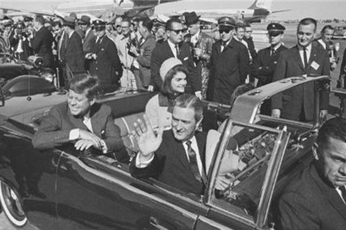 Khẩu súng được dùng để ám sát ông Kennedy có gì đặc biệt?