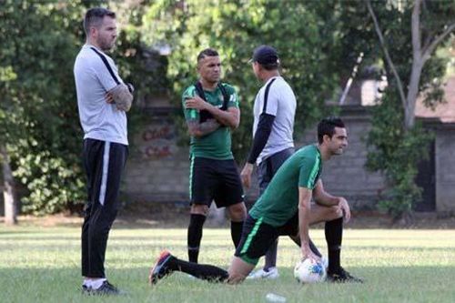 Tuyển thủ Indonesia lên tiếng bảo vệ HLV Simon McMenemy