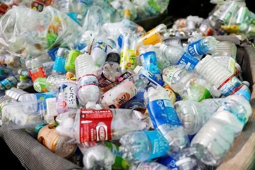 Nhật Bản sử dụng rác thải nhựa từ biển làm chai đựng nước rửa