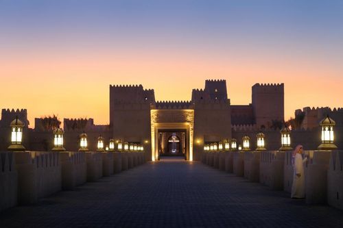 Bên trong resort sang trọng giữa sa mạc Qasr Al Sarab ở Abu Dhabi