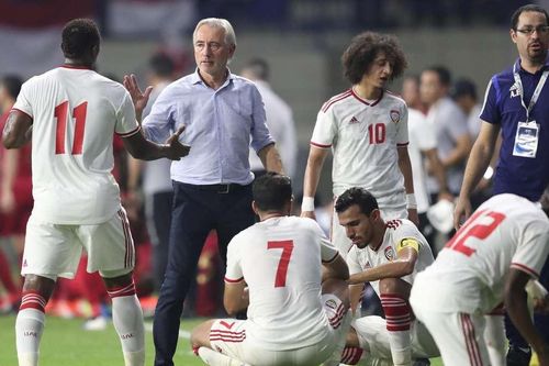 'Nhà' có điều kiện, tuyển UAE đáp chuyên cơ sang Việt Nam