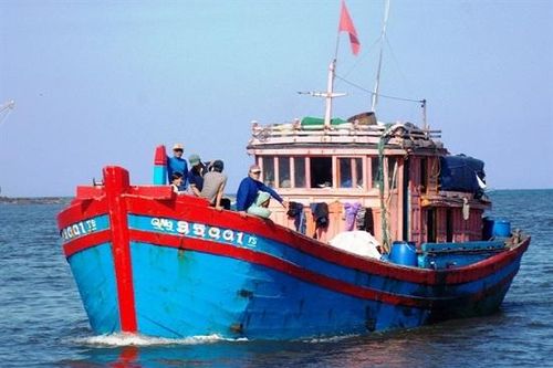 2 tàu cá Quảng Ngãi ở Philippines đang cạn kiệt nhiên liệu và lương thực