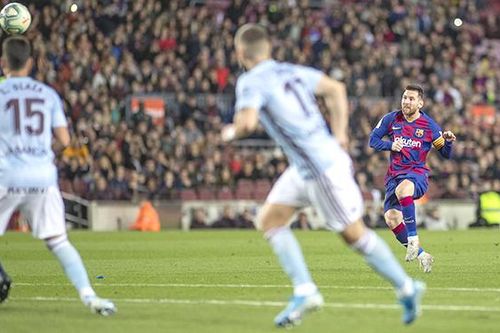 Barcelona: Messi là thiên tài bóng chết