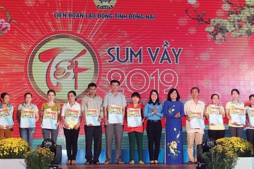 Đồng Nai: Tặng 1.500 vé xe về quê đón Tết cho công nhân
