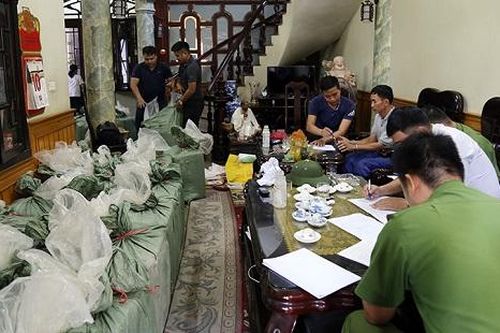 Phát hiện, thu giữ gần 1 tấn pháo nổ