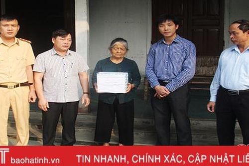Tặng quà, tổ chức tưởng niệm nạn nhân tai nạn giao thông ở Hà Tĩnh