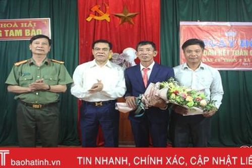 Giám đốc Công an Hà Tĩnh chung vui ngày hội đoàn kết với người dân Hương Khê