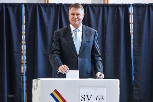 Bầu cử Romania: Tổng thống Iohannis dẫn đầu sau vòng 1