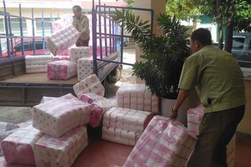 Tạm giữ 11.718 lốc giấy vệ sinh có dấu hiệu giả mạo nhãn hiệu SilkyLive