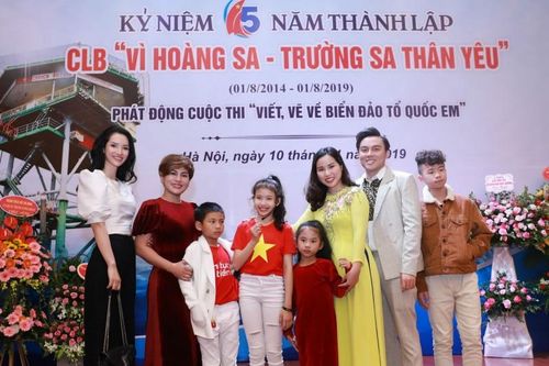 Gia đình 7 người cùng tham gia CLB 'Vì Hoàng Sa - Trường Sa thân yêu'