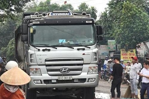 Bình Dương: Xe ben cán người phụ nữ tử vong tại chỗ