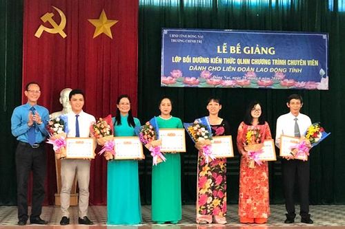 Nâng chất đào tạo, bồi dưỡng lý luận chính trị