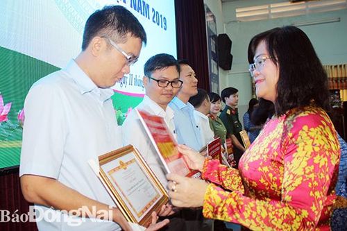 Trao giải Cuộc thi trực tuyến Tìm hiểu pháp luật 2019