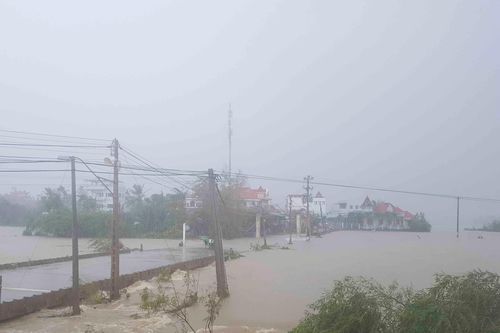 Vạn Ninh: Hơn 300ha lúa bị ngập nước