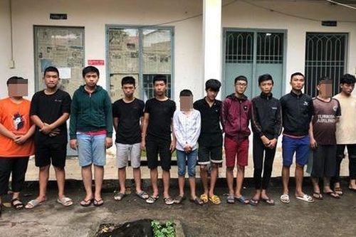 TPHCM: Tạm giữ gần 20 thanh thiếu niên đuổi chém nhau gây náo loạn
