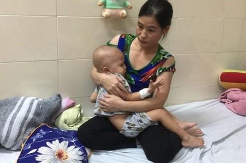Nỗi đau khổ của người mẹ nghèo 4 con phát hiện con trai út bị ung thư hạch