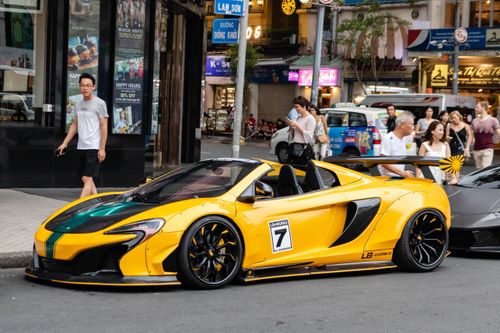 Ngắm siêu xe McLaren 650S Spider độ Liberty Walk thứ 2 ở VN