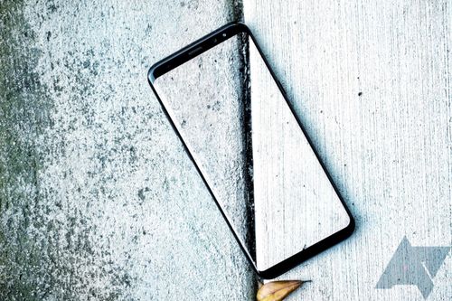 Hãy cẩn thận với sạc công cộng và các phụ kiện không rõ nguồn gốc