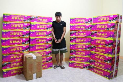 Gần Tết pháo lậu lại 'nóng'