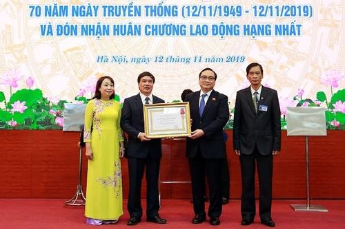 Trường Đào tạo cán bộ Lê Hồng Phong đón nhận Huân chương Lao động hạng Nhất