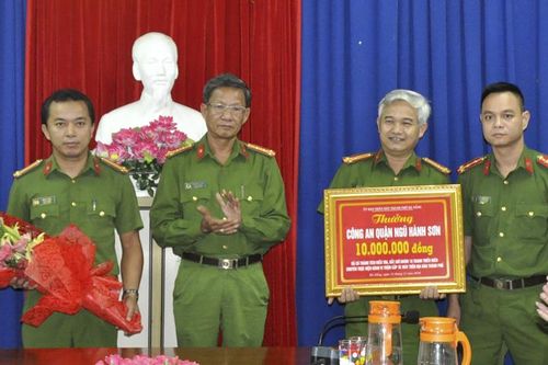Khen thưởng thành tích đấu tranh phòng chống tội phạm