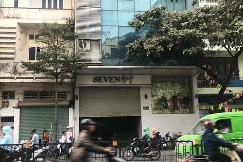 SEVEN.am bị tố nhập hàng Tàu rồi cắt mác: Hàng loạt cửa hàng ở Hà Nội đóng cửa