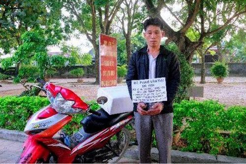 Bắt đối tượng vận chuyển 1.000 kíp nổ trái phép