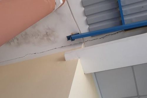 Trường học 'tiền tỷ' sụt lún bất thường