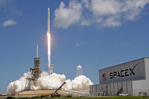 SpaceX lần thứ hai phóng vệ tinh dự án cung cấp Internet tốc độ cao
