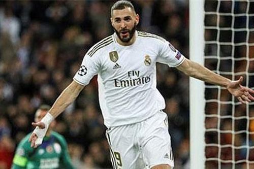 Thoát khỏi cái bóng của Ronaldo, Benzema khiến Messi và Suarez chạy dài