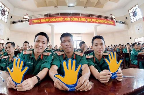 Nam giới chia sẻ sáng kiến chấm dứt bạo lực giới và quấy rối tình dục