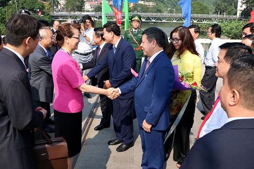 Đoàn đại biểu tỉnh Vân Nam (Trung Quốc) sang dự Hội chợ Thương mại quốc tế Việt - Trung lần thứ 19