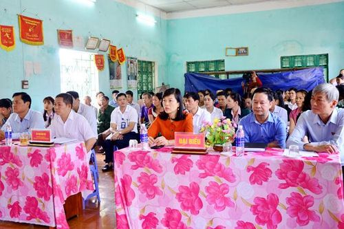 Phó Chủ tịch HĐND tỉnh Phạm Thị Minh Xuân tiếp xúc cử tri xã Tân Long