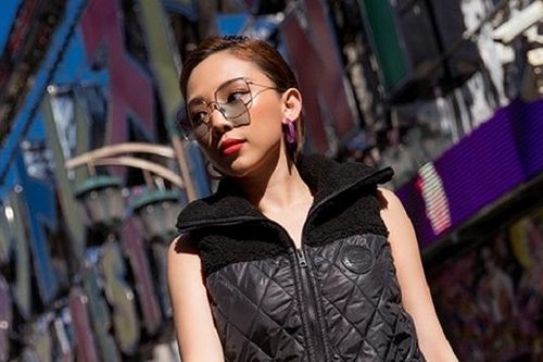 Tóc Tiên khoe phong cách thời trang sành điệu trên đường phố Nhật Bản