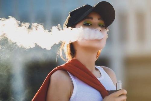 Thanh niên 19 tuổi suýt chết vì hút vape
